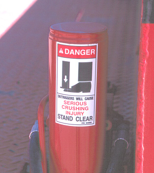 Danger, Outriggers will cause serious crushing injury, stand clear sticker