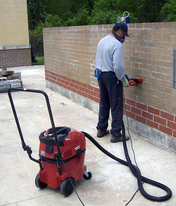 Image of Hilti grinder with Dust Guard and VC40-U vacuum